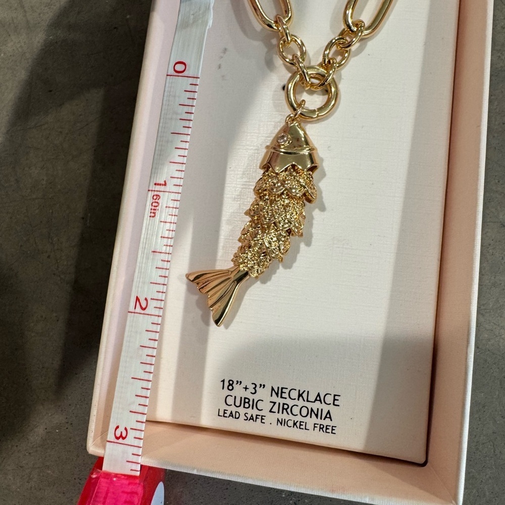 This seasonās hottest accessory š„Gold Fish Pendant Necklace w/ extender- zoom in - Picture 2 of 5